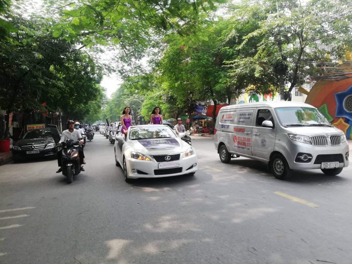 chạy roadshow ô tô kết hợp xe máy